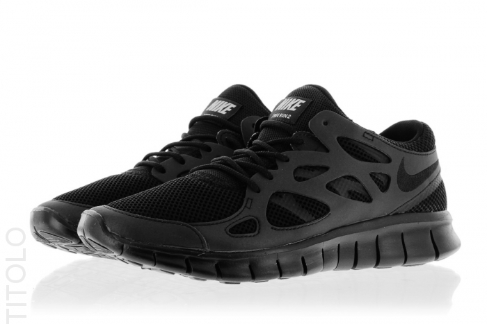 nike run 2 triple black